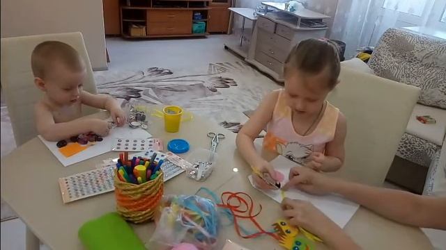 Творческие вечера с внуками. Как смастерить медали своими руками. Плетение браслетика из резиночек. смотреть онлайн