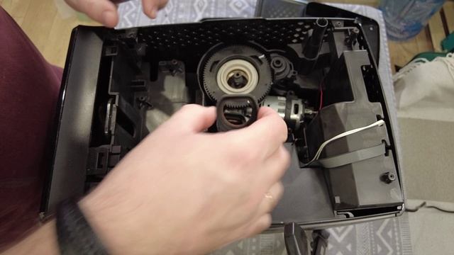 Как почистить кофемолку Philips 1200. Разбираем кофемашину.