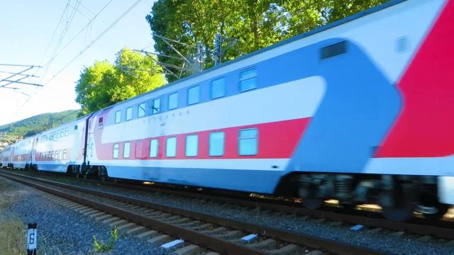 Двухэтажный состав поезда №035 "Северная Пальмира" Санкт-Петербург-Адлер (Краснодарский край). смотреть онлайн