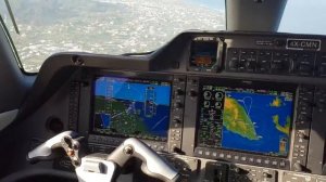 Посадка авиалайнера. Управление Самолетом вид из кабины пилота посадка в Греции