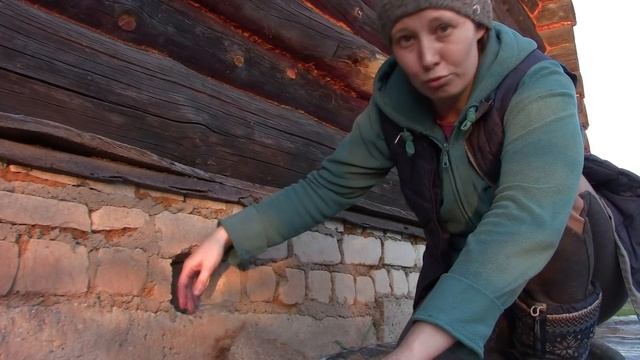 Он провёл всю зиму в этом вагончике- Пришло время вернуть красивый забор на место.mp4 смотреть онлайн