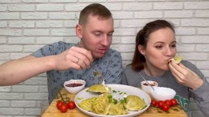 МУКБАНГ МАНТЫ ДОМАШНИЕ ВКУСНЫЕ манты с говядиной ответы на вопросы MUKBANG MANTY помидор черри