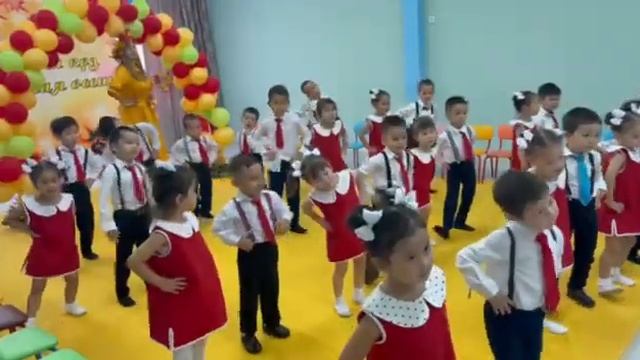 Алана Машиева. танцы на осенний балл