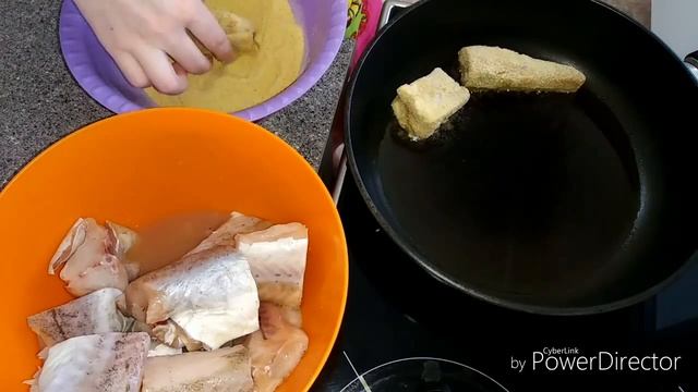 Рыба минтай жареная в сухарях.