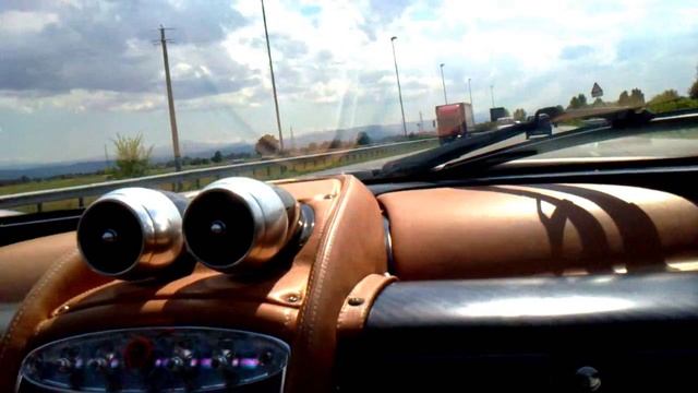 Pagani Huayra brutal acceleration!