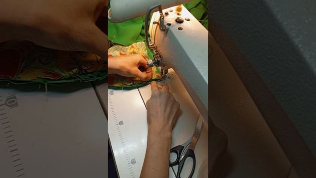 круглая кокетка на платье, обработка чистый край