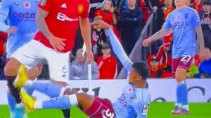 Леон Бэйли ударил Мартинеса.mp4