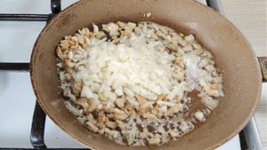 Грибы шампиньоны фаршированные ветчиной и сыром в духовке