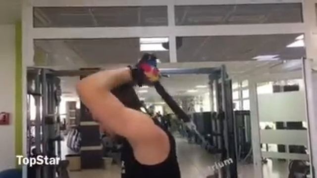 Разгибание предплечья в блоке из-за головы смотреть онлайн