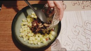 Салат с копчёной курицей и грибами