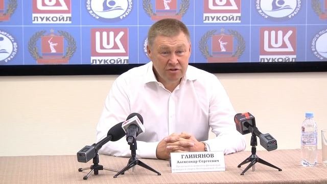 Александр Глинянов на предсезонной пресс-конференции /