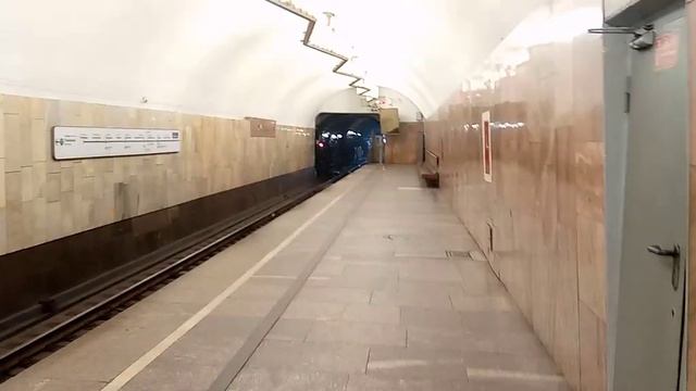 метро Баррикадная.