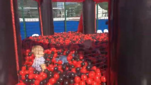 Сухой Бассейн с шариками - Октагон смотреть онлайн