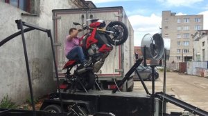 BMW S1000R на вилли машине