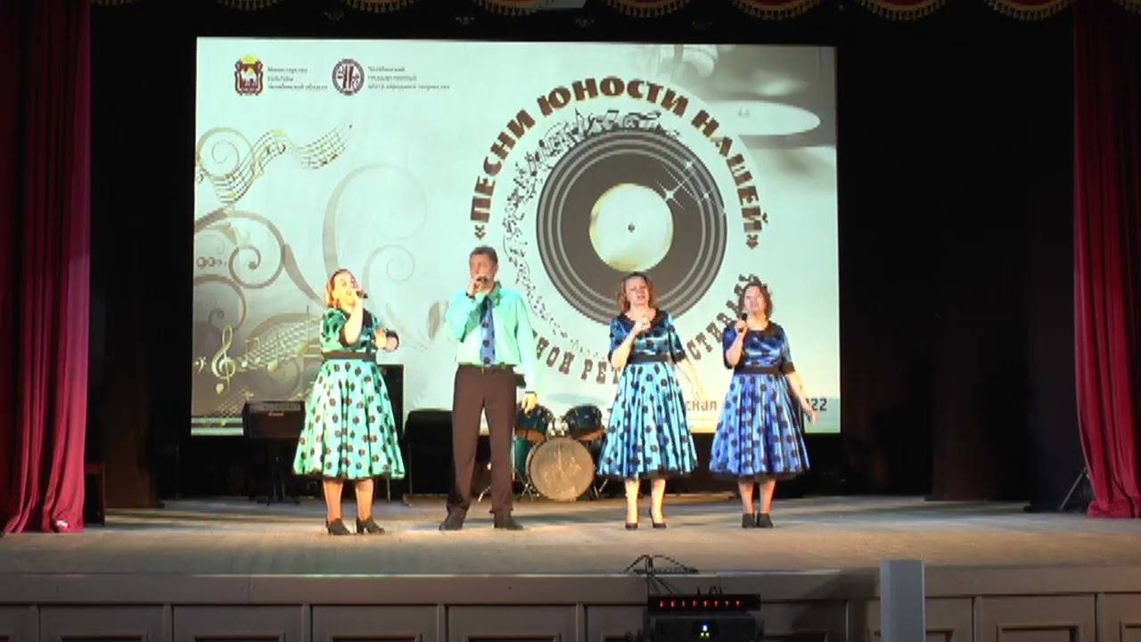 "Снег идёт" поёт народный коллектив Ансамбль "Иванчай" смотреть онлайн