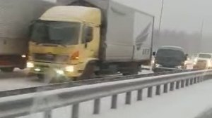 Под Владивостоком в аварию попало не менее 80 автомобилей