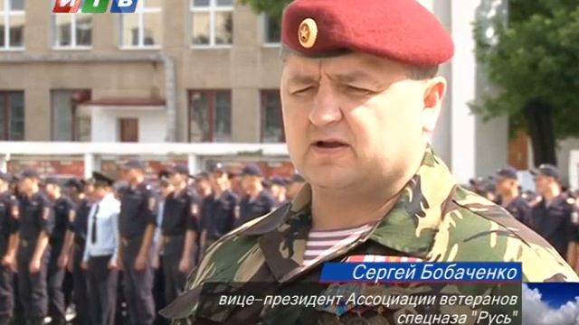Сюжет Вручение знамени смотреть онлайн