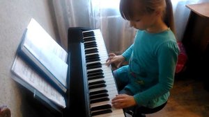 Первый класс музыкальной школы.Моцарт " МЕНУЭТ"