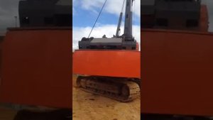 Забивка свай полноповоротным сваебоем