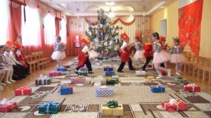 "Когда подарки некуда девать!" общий танец-вход на новогодний утренник в детском саду (10 гр.)