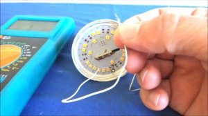 Гениальная идея Солнечная батарея из светодиодной лампочки Это просто зашибись