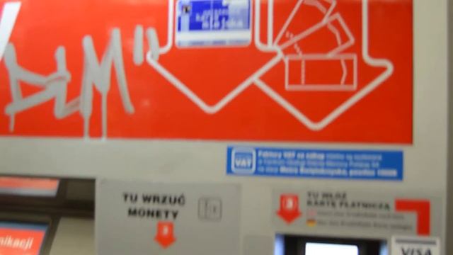 Билетный автомат в Варшаве смотреть онлайн