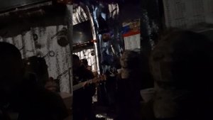 Кругом осколки лежат, пацаны лежат...на гитаре
