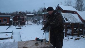 Простая поилка для кур своими руками.