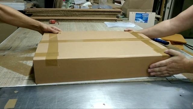 Как происходит упаковка мебели на фабрике компьютерных столов AKM-MEBEL.RU смотреть онлайн