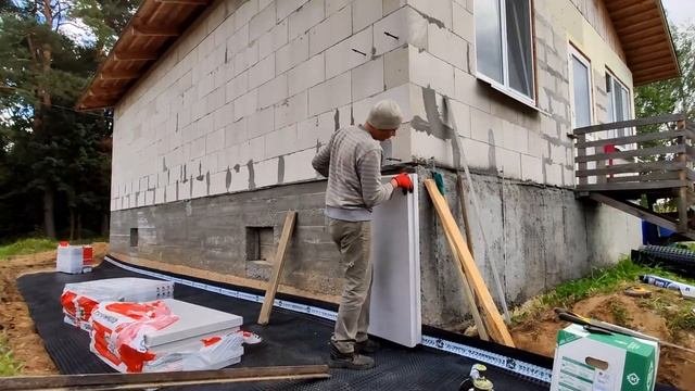 Отмостка дешевле не придумаешь.