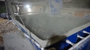 Замес арболита в бетоносмесителе "Русский Арболит-2"