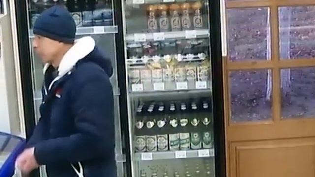 Разыскивается мужчина, расплатившийся в магазине чужой банковской картой смотреть онлайн
