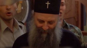 Богородична песен в изпълнение на патриарх Порфирий и сръбски кадети