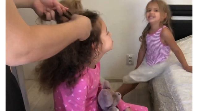 КРАСИВЫЕ ПРИЧЁСКи ДЛЯ КУДРЯШЕК/И НА ПЕРВОЕ СЕНТЯБРЯ!