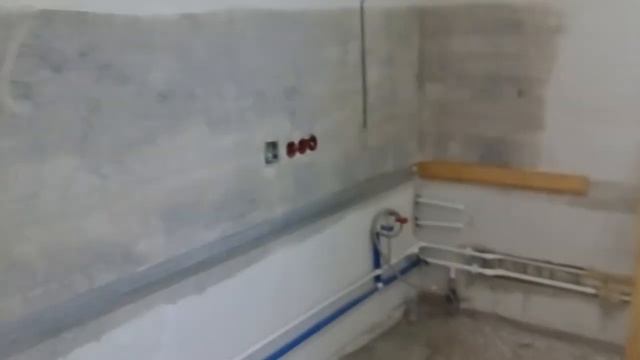 Подставка под укладку плитки на фартук при клеена на клей пену.