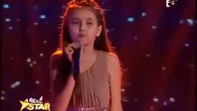 девчонка поет как взрослая профессиональная певица!
