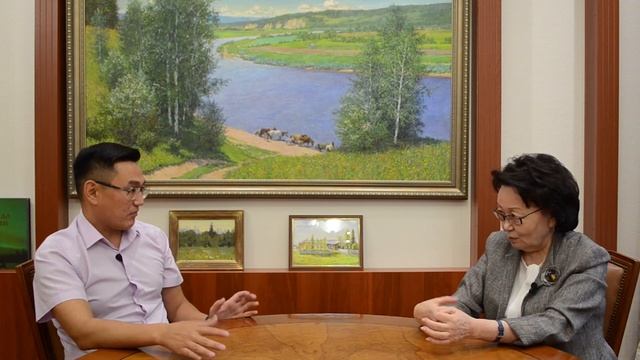 Евгения Михайлова о двоевластии в СВФУ, воине-шамане, соцсетях / Между делом / Александр Сусоев смотреть онлайн