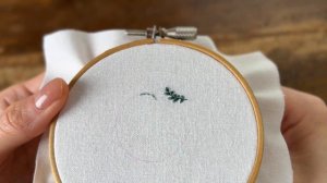 【とっても簡単】ちいさな葉っぱのリースの刺繍 / Hand embroidery ; Small leaves wreath