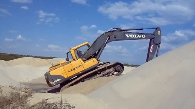 Эскаватор Volvo 240 (2005 г.в.)