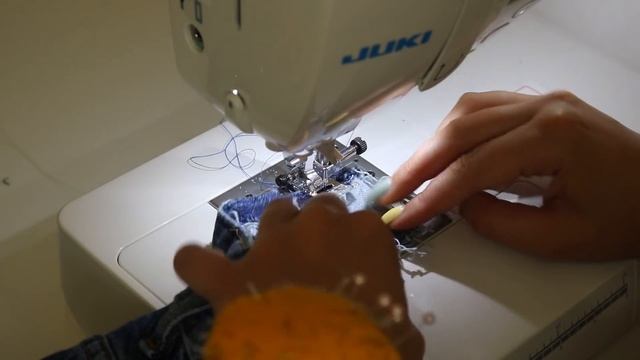 HOW TO: Take in the Waist of Your Jeans PROFESSIONALLY (Tutorial from a Professional Tailor) смотреть онлайн