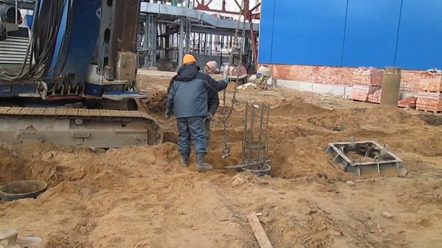 5. Установка арматурного каркаса для устройства буронабивной сваи