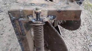 МТЗ 082 с самодельным дисковым плугом .