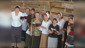 Песню "Люби Того Кого омыла слезами грешная жена" поёт женская группа. Запись 2003 года.