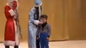 Мальчик рассказал деду морозу матершинный стишок