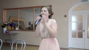 Сестра поёт на свадьбе брата