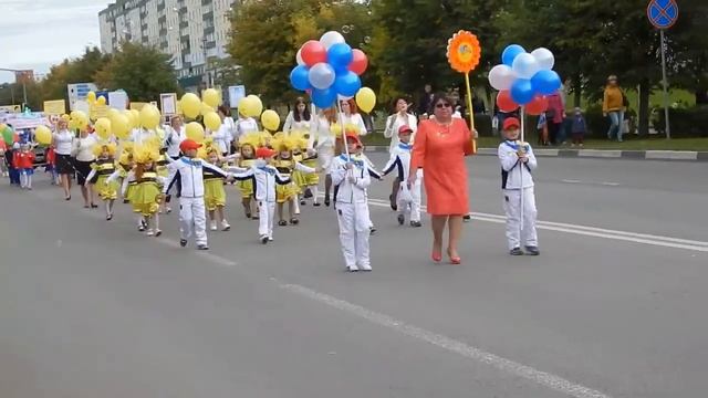 Шествие в день города. Дмитров смотреть онлайн