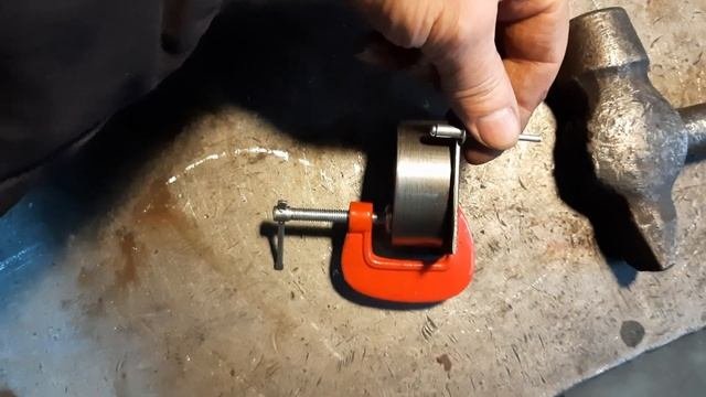 приспособление для метчикодержателя задней бабки.
