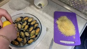 МИДИИ ЗАПЕЧЁННЫЕ ПОД СЫРОМ! БЫСТРО И ОЧЕНЬ ВКУСНО!