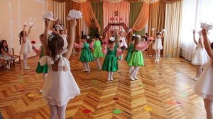 Танец "Мы живем на земле одной..." ДОУ №8 "Малыш" г.Шахтерск, Украина