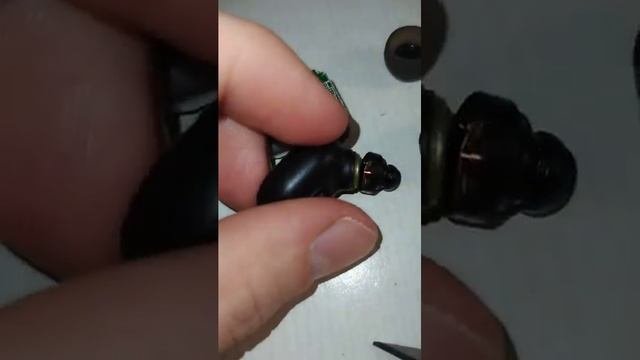 Что внутри беспроводных наушников?